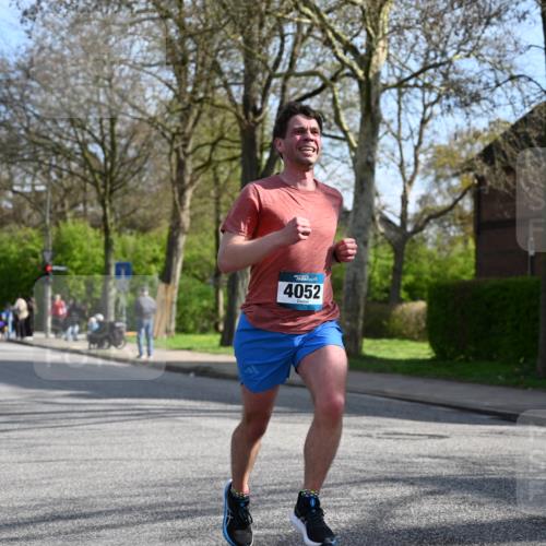 12.04.2026 - 45. Internationalen Wilhelmsburger Insellauf J. Mangold http://msf.ph/oto/9455149 12.04.2026 10:24:21 Ziel 3813, 4052, 2595, 4143, 5609, 4296, 5609, 4296, 3558, 4495, 5415 meine-sportfotos.de