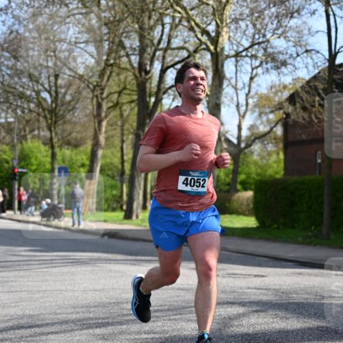 12.04.2026 - 45. Internationalen Wilhelmsburger Insellauf J. Mangold http://msf.ph/oto/9455150 12.04.2026 10:24:21 Ziel 3813, 4052, 2595, 4143, 5609, 4296, 5609, 4296, 3558, 4495, 5415 meine-sportfotos.de