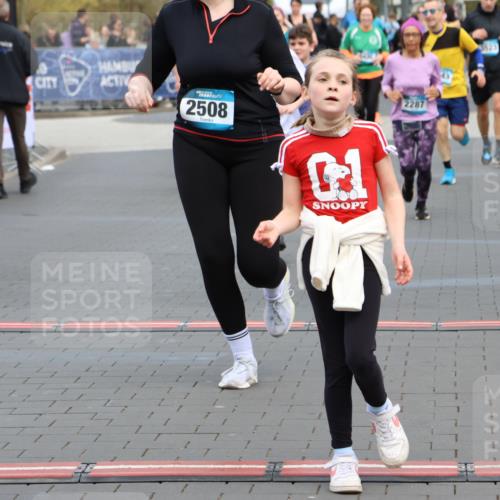 12.04.2026 - 45. Internationalen Wilhelmsburger Insellauf Strokosch-Dieckow http://msf.ph/oto/9455152 12.04.2026 13:03:56 Ziel 2642, 4780, 5063, 2508, 5200, 5208, 4842, 2287 meine-sportfotos.de