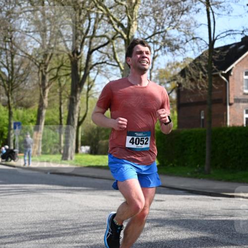 12.04.2026 - 45. Internationalen Wilhelmsburger Insellauf J. Mangold http://msf.ph/oto/9455153 12.04.2026 10:24:22 Ziel 4052, 2595, 4143, 5609, 4296, 3558, 4495, 5415 meine-sportfotos.de