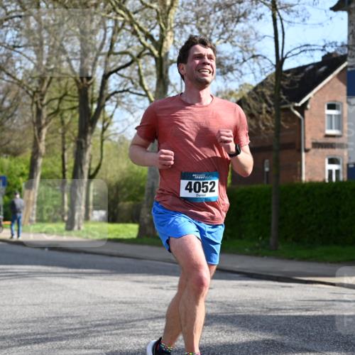12.04.2026 - 45. Internationalen Wilhelmsburger Insellauf J. Mangold http://msf.ph/oto/9455155 12.04.2026 10:24:22 Ziel 4052, 2595, 4143, 5609, 4296, 3558, 4495, 5415 meine-sportfotos.de