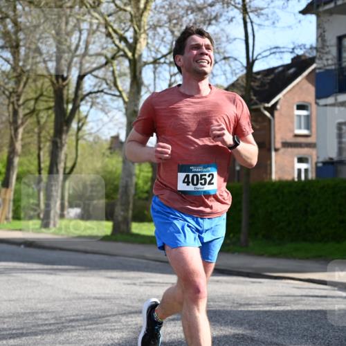 12.04.2026 - 45. Internationalen Wilhelmsburger Insellauf J. Mangold http://msf.ph/oto/9455157 12.04.2026 10:24:22 Ziel 4052, 2595, 4143, 5609, 4296, 3558, 4495, 5415 meine-sportfotos.de