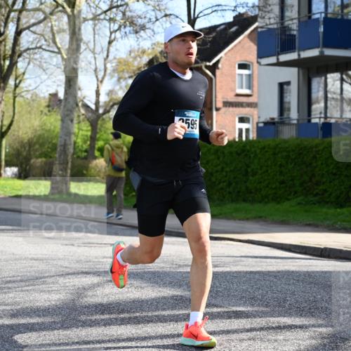 12.04.2026 - 45. Internationalen Wilhelmsburger Insellauf J. Mangold http://msf.ph/oto/9455158 12.04.2026 10:24:28 Ziel 4052, 2595, 4143, 5609, 4296, 3558, 3558, 4495, 5415, 5569 meine-sportfotos.de
