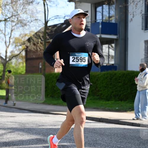 12.04.2026 - 45. Internationalen Wilhelmsburger Insellauf J. Mangold http://msf.ph/oto/9455162 12.04.2026 10:24:28 Ziel 4052, 2595, 4143, 5609, 4296, 3558, 3558, 4495, 5415, 5569 meine-sportfotos.de