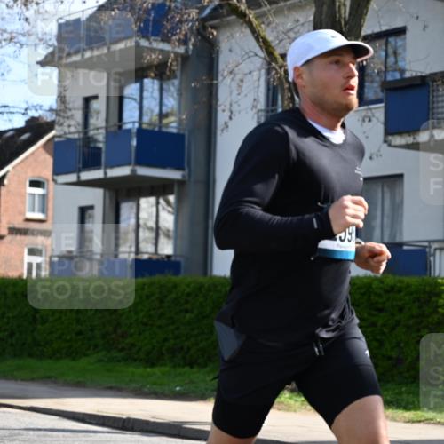 12.04.2026 - 45. Internationalen Wilhelmsburger Insellauf J. Mangold http://msf.ph/oto/9455168 12.04.2026 10:24:29 Ziel 4052, 2595, 4143, 5609, 4296, 3558, 4495, 4495, 5415, 5569 meine-sportfotos.de