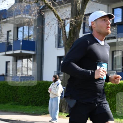 12.04.2026 - 45. Internationalen Wilhelmsburger Insellauf J. Mangold http://msf.ph/oto/9455170 12.04.2026 10:24:29 Ziel 4052, 2595, 4143, 5609, 4296, 3558, 4495, 4495, 5415, 5569 meine-sportfotos.de