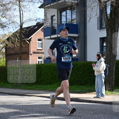 12.04.2026 - 45. Internationalen Wilhelmsburger Insellauf J. Mangold http://msf.ph/oto/9455172 12.04.2026 10:24:51 Ziel 5609, 4296, 3558, 4495, 5415, 5569, 3321, 5502, 3812 meine-sportfotos.de