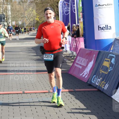 12.04.2026 - 45. Internationalen Wilhelmsburger Insellauf Strokosch-Dieckow http://msf.ph/oto/9455173 12.04.2026 10:30:51 Ziel 2317, 5841, 5236 meine-sportfotos.de
