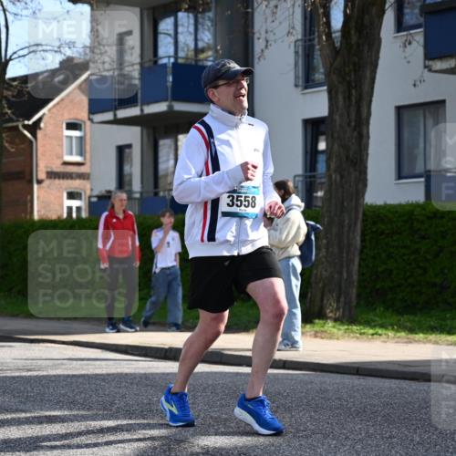 12.04.2026 - 45. Internationalen Wilhelmsburger Insellauf J. Mangold http://msf.ph/oto/9455185 12.04.2026 10:24:59 Ziel 3558, 4495, 5415, 5569, 3321, 5502, 3812, 3578 meine-sportfotos.de
