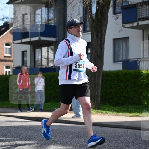 12.04.2026 - 45. Internationalen Wilhelmsburger Insellauf J. Mangold http://msf.ph/oto/9455186 12.04.2026 10:24:59 Ziel 3558, 4495, 5415, 5569, 3321, 5502, 3812, 3578 meine-sportfotos.de