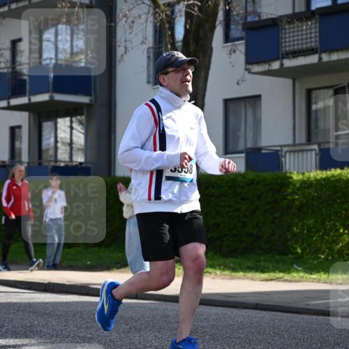 12.04.2026 - 45. Internationalen Wilhelmsburger Insellauf J. Mangold http://msf.ph/oto/9455188 12.04.2026 10:24:59 Ziel 3558, 4495, 5415, 5569, 3321, 5502, 3812, 3578 meine-sportfotos.de