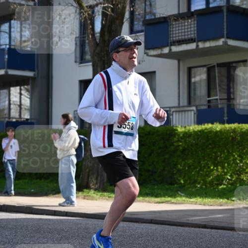 12.04.2026 - 45. Internationalen Wilhelmsburger Insellauf J. Mangold http://msf.ph/oto/9455190 12.04.2026 10:24:59 Ziel 3558, 4495, 5415, 5569, 3321, 5502, 3812, 3578 meine-sportfotos.de