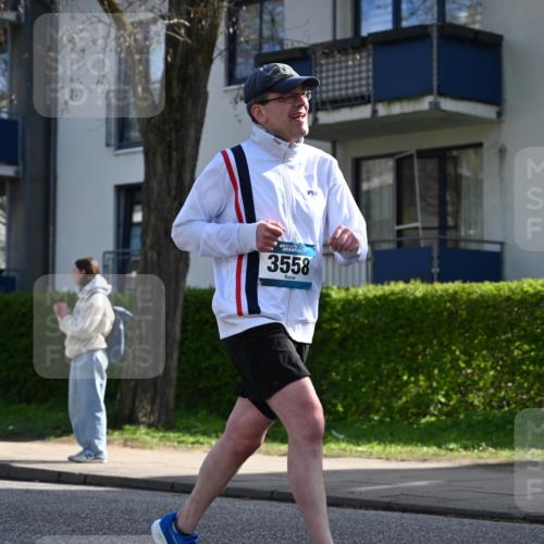 12.04.2026 - 45. Internationalen Wilhelmsburger Insellauf J. Mangold http://msf.ph/oto/9455191 12.04.2026 10:24:59 Ziel 3558, 4495, 5415, 5569, 3321, 5502, 3812, 3578 meine-sportfotos.de