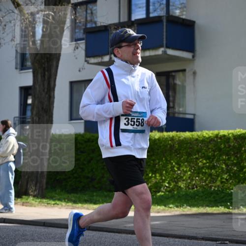 12.04.2026 - 45. Internationalen Wilhelmsburger Insellauf J. Mangold http://msf.ph/oto/9455193 12.04.2026 10:24:59 Ziel 3558, 4495, 5415, 5569, 3321, 5502, 3812, 3578 meine-sportfotos.de