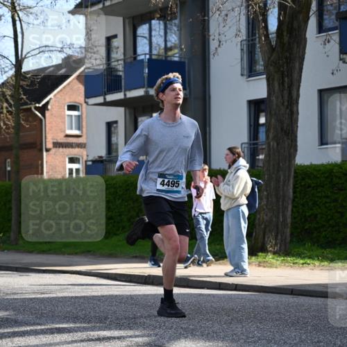 12.04.2026 - 45. Internationalen Wilhelmsburger Insellauf J. Mangold http://msf.ph/oto/9455196 12.04.2026 10:25:00 Ziel 3558, 4495, 5415, 5569, 3321, 5502, 3321, 5502, 3812, 3578 meine-sportfotos.de