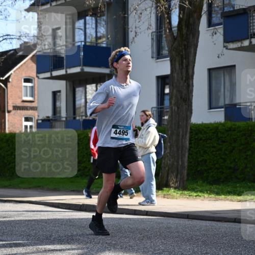 12.04.2026 - 45. Internationalen Wilhelmsburger Insellauf J. Mangold http://msf.ph/oto/9455197 12.04.2026 10:25:00 Ziel 3558, 4495, 5415, 5569, 3321, 5502, 3321, 5502, 3812, 3578 meine-sportfotos.de