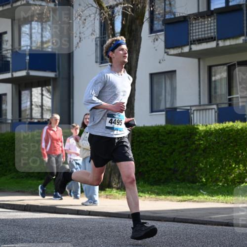 12.04.2026 - 45. Internationalen Wilhelmsburger Insellauf J. Mangold http://msf.ph/oto/9455200 12.04.2026 10:25:01 Ziel 3558, 4495, 5415, 5569, 3321, 5502, 3812, 3578 meine-sportfotos.de
