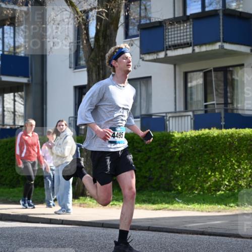 12.04.2026 - 45. Internationalen Wilhelmsburger Insellauf J. Mangold http://msf.ph/oto/9455202 12.04.2026 10:25:01 Ziel 3558, 4495, 5415, 5569, 3321, 5502, 3812, 3578 meine-sportfotos.de