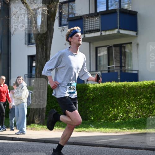 12.04.2026 - 45. Internationalen Wilhelmsburger Insellauf J. Mangold http://msf.ph/oto/9455203 12.04.2026 10:25:01 Ziel 3558, 4495, 5415, 5569, 3321, 5502, 3812, 3578 meine-sportfotos.de