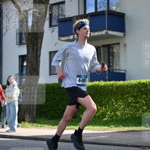12.04.2026 - 45. Internationalen Wilhelmsburger Insellauf J. Mangold http://msf.ph/oto/9455204 12.04.2026 10:25:01 Ziel 3558, 4495, 5415, 5569, 3321, 5502, 3812, 3578 meine-sportfotos.de