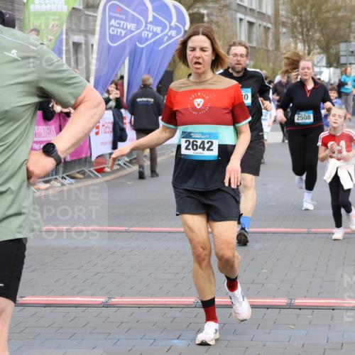 12.04.2026 - 45. Internationalen Wilhelmsburger Insellauf Strokosch-Dieckow http://msf.ph/oto/9455205 12.04.2026 13:03:54 Ziel 2642, 4780, 5063, 2508, 5200 meine-sportfotos.de