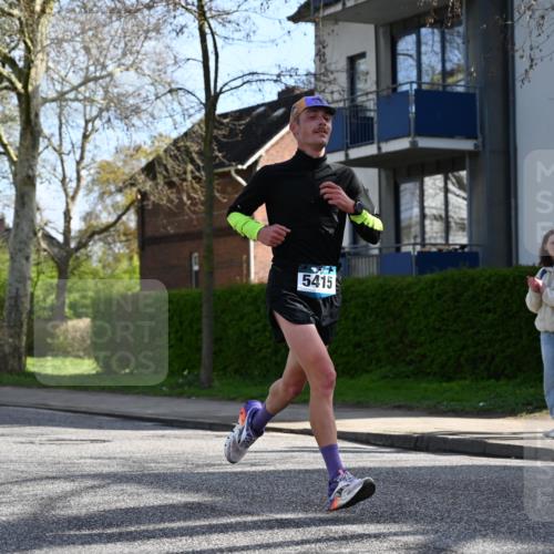 12.04.2026 - 45. Internationalen Wilhelmsburger Insellauf J. Mangold http://msf.ph/oto/9455206 12.04.2026 10:25:02 Ziel 3558, 4495, 5415, 5569, 3321, 5502, 3812, 3812, 3578 meine-sportfotos.de