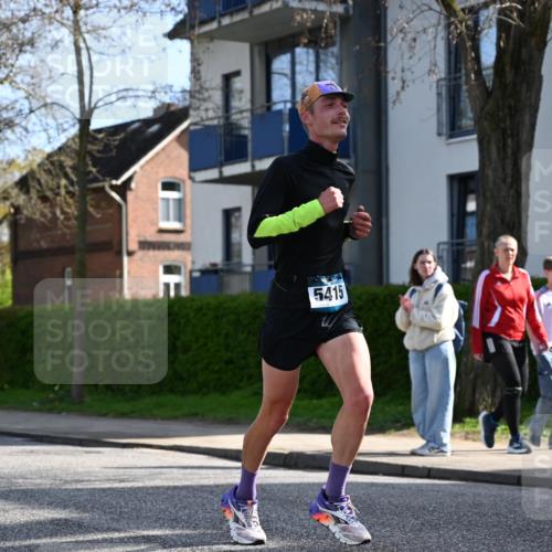 12.04.2026 - 45. Internationalen Wilhelmsburger Insellauf J. Mangold http://msf.ph/oto/9455211 12.04.2026 10:25:02 Ziel 3558, 4495, 5415, 5569, 3321, 5502, 3812, 3812, 3578 meine-sportfotos.de
