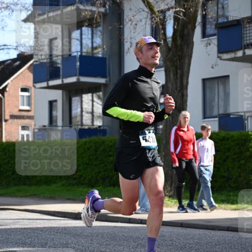 12.04.2026 - 45. Internationalen Wilhelmsburger Insellauf J. Mangold http://msf.ph/oto/9455213 12.04.2026 10:25:02 Ziel 3558, 4495, 5415, 5569, 3321, 5502, 3812, 3812, 3578 meine-sportfotos.de
