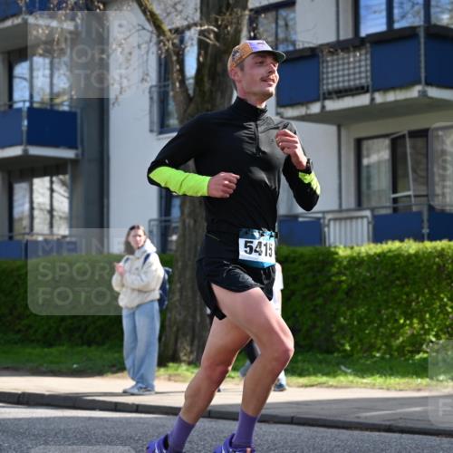 12.04.2026 - 45. Internationalen Wilhelmsburger Insellauf J. Mangold http://msf.ph/oto/9455216 12.04.2026 10:25:02 Ziel 3558, 4495, 5415, 5569, 3321, 5502, 3812, 3812, 3578 meine-sportfotos.de