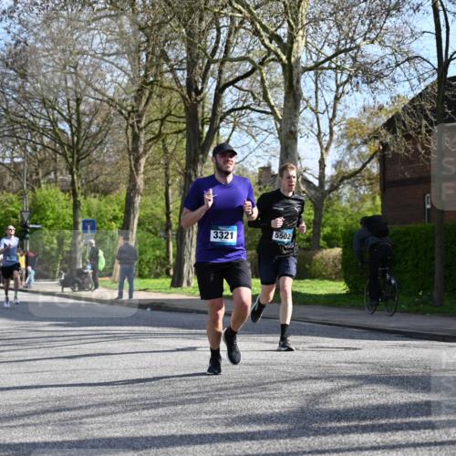 12.04.2026 - 45. Internationalen Wilhelmsburger Insellauf J. Mangold http://msf.ph/oto/9455229 12.04.2026 10:25:15 Ziel 3321, 5502, 3812, 3578, 5767, 5707 meine-sportfotos.de