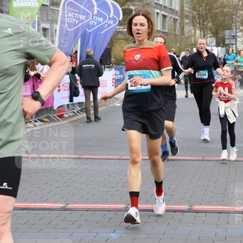 12.04.2026 - 45. Internationalen Wilhelmsburger Insellauf Strokosch-Dieckow http://msf.ph/oto/9455231 12.04.2026 13:03:54 Ziel 2642, 4780, 5063, 2508, 5200 meine-sportfotos.de