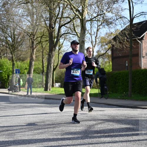12.04.2026 - 45. Internationalen Wilhelmsburger Insellauf J. Mangold http://msf.ph/oto/9455234 12.04.2026 10:25:15 Ziel 3321, 5502, 3812, 3578, 5767, 5707 meine-sportfotos.de