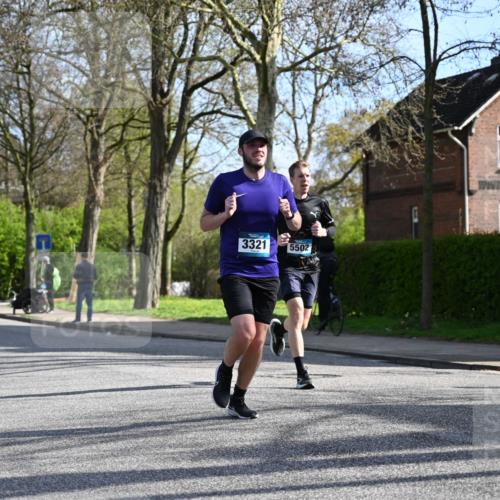 12.04.2026 - 45. Internationalen Wilhelmsburger Insellauf J. Mangold http://msf.ph/oto/9455235 12.04.2026 10:25:15 Ziel 3321, 5502, 3812, 3578, 5767, 5707 meine-sportfotos.de