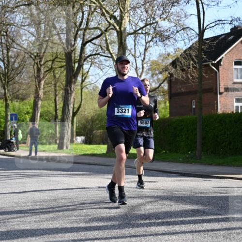 12.04.2026 - 45. Internationalen Wilhelmsburger Insellauf J. Mangold http://msf.ph/oto/9455236 12.04.2026 10:25:15 Ziel 3321, 5502, 3812, 3578, 5767, 5707 meine-sportfotos.de