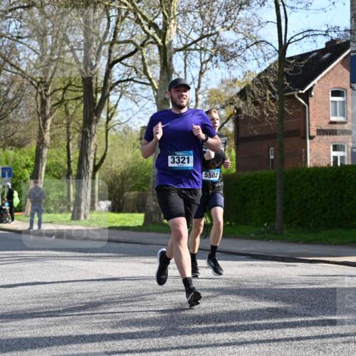 12.04.2026 - 45. Internationalen Wilhelmsburger Insellauf J. Mangold http://msf.ph/oto/9455238 12.04.2026 10:25:15 Ziel 3321, 5502, 3812, 3578, 5767, 5707 meine-sportfotos.de