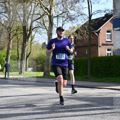 12.04.2026 - 45. Internationalen Wilhelmsburger Insellauf J. Mangold http://msf.ph/oto/9455239 12.04.2026 10:25:15 Ziel 3321, 5502, 3812, 3578, 5767, 5707 meine-sportfotos.de