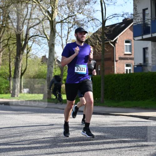 12.04.2026 - 45. Internationalen Wilhelmsburger Insellauf J. Mangold http://msf.ph/oto/9455243 12.04.2026 10:25:15 Ziel 3321, 5502, 3812, 3578, 5767, 5707 meine-sportfotos.de