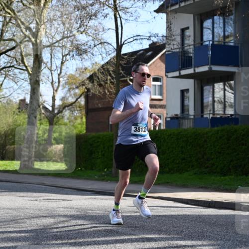 12.04.2026 - 45. Internationalen Wilhelmsburger Insellauf J. Mangold http://msf.ph/oto/9455246 12.04.2026 10:25:20 Ziel 3321, 5502, 3812, 3578, 5767, 5707, 4175, 4460, 2382 meine-sportfotos.de