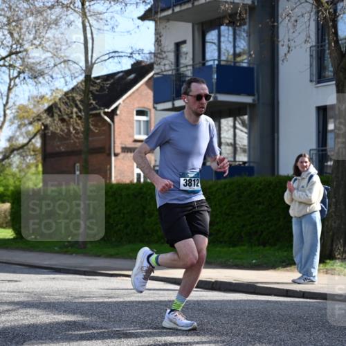 12.04.2026 - 45. Internationalen Wilhelmsburger Insellauf J. Mangold http://msf.ph/oto/9455251 12.04.2026 10:25:20 Ziel 3321, 5502, 3812, 3578, 5767, 5707, 4175, 4460, 2382 meine-sportfotos.de