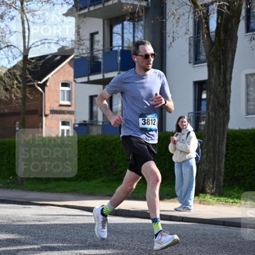 12.04.2026 - 45. Internationalen Wilhelmsburger Insellauf J. Mangold http://msf.ph/oto/9455254 12.04.2026 10:25:20 Ziel 3321, 5502, 3812, 3578, 5767, 5707, 4175, 4460, 2382 meine-sportfotos.de