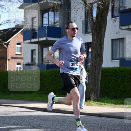 12.04.2026 - 45. Internationalen Wilhelmsburger Insellauf J. Mangold http://msf.ph/oto/9455257 12.04.2026 10:25:20 Ziel 3321, 5502, 3812, 3578, 5767, 5707, 4175, 4460, 2382 meine-sportfotos.de