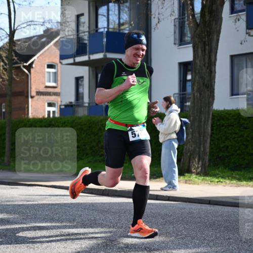 12.04.2026 - 45. Internationalen Wilhelmsburger Insellauf J. Mangold http://msf.ph/oto/9455262 12.04.2026 10:25:46 Ziel 3578, 5767, 5707, 4175, 4460, 2382, 3487, 3487, 5708, 4621, 4061, 3368, 4572 meine-sportfotos.de