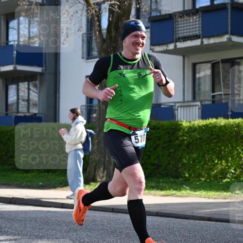 12.04.2026 - 45. Internationalen Wilhelmsburger Insellauf J. Mangold http://msf.ph/oto/9455268 12.04.2026 10:25:46 Ziel 3578, 5767, 5707, 4175, 4460, 2382, 3487, 3487, 5708, 4621, 4061, 3368, 4572 meine-sportfotos.de