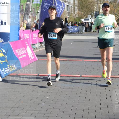 12.04.2026 - 45. Internationalen Wilhelmsburger Insellauf Strokosch-Dieckow http://msf.ph/oto/9455270 12.04.2026 10:30:55 Ziel 5841, 5236, 4713 meine-sportfotos.de
