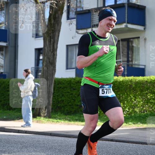 12.04.2026 - 45. Internationalen Wilhelmsburger Insellauf J. Mangold http://msf.ph/oto/9455271 12.04.2026 10:25:46 Ziel 3578, 5767, 5707, 4175, 4460, 2382, 3487, 3487, 5708, 4621, 4061, 3368, 4572 meine-sportfotos.de