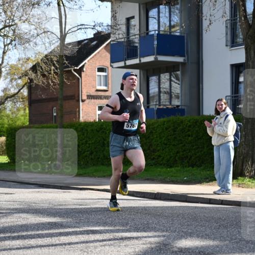 12.04.2026 - 45. Internationalen Wilhelmsburger Insellauf J. Mangold http://msf.ph/oto/9455272 12.04.2026 10:25:47 Ziel 3578, 5767, 5707, 4175, 4460, 2382, 3487, 5708, 5708, 4621, 4061, 3368, 4572, 5742, 4225 meine-sportfotos.de