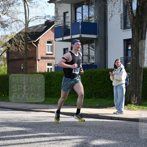12.04.2026 - 45. Internationalen Wilhelmsburger Insellauf J. Mangold http://msf.ph/oto/9455273 12.04.2026 10:25:47 Ziel 3578, 5767, 5707, 4175, 4460, 2382, 3487, 5708, 5708, 4621, 4061, 3368, 4572, 5742, 4225 meine-sportfotos.de