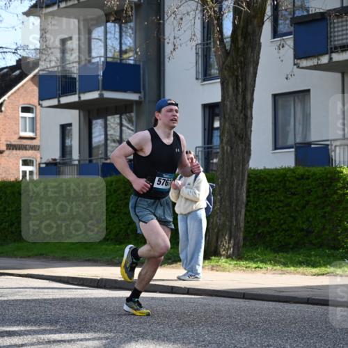 12.04.2026 - 45. Internationalen Wilhelmsburger Insellauf J. Mangold http://msf.ph/oto/9455278 12.04.2026 10:25:47 Ziel 3578, 5767, 5707, 4175, 4460, 2382, 3487, 5708, 5708, 4621, 4061, 3368, 4572, 5742, 4225 meine-sportfotos.de