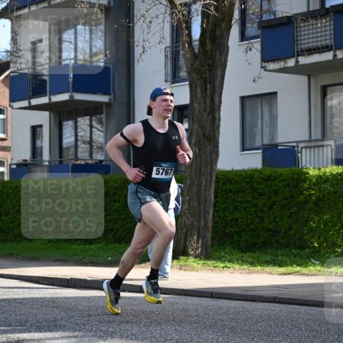 12.04.2026 - 45. Internationalen Wilhelmsburger Insellauf J. Mangold http://msf.ph/oto/9455279 12.04.2026 10:25:47 Ziel 3578, 5767, 5707, 4175, 4460, 2382, 3487, 5708, 5708, 4621, 4061, 3368, 4572, 5742, 4225 meine-sportfotos.de
