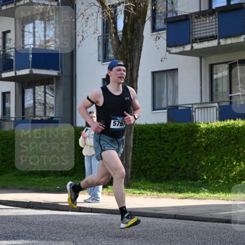 12.04.2026 - 45. Internationalen Wilhelmsburger Insellauf J. Mangold http://msf.ph/oto/9455281 12.04.2026 10:25:48 Ziel 3578, 5767, 5707, 4175, 4460, 2382, 3487, 5708, 4621, 4621, 4061, 3368, 4572, 5742, 4225, 3752, 3047 meine-sportfotos.de